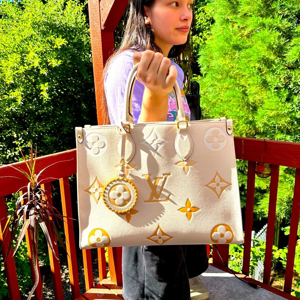 LOUIS VUITTON “ON THE GO” MM LIMITED EDITION. 🔥🔥🔥 - Picture 5 of 15